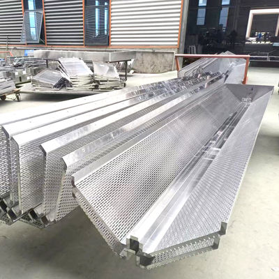 kaufen Stylische Perforations-Aluminium-Bekleidungen oder Deckenplatten Anpassungsfähige Laserschnitte oder CNC-Puntermuster oder Perforationen online manufacture