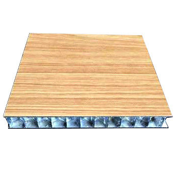 Hochfeste Aluminium-Honeycomb-Verbundplatte Anpassungsfähige PVDF-Beschichtung Holzfarben