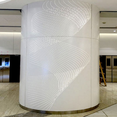 Halbkreisförmige geschwungene Aluminiumplatten zur Umhüllung und Verzierung von Baupfeilern