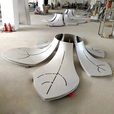 Anpassbare Hyperbolische Aluminium-Metallplatte für kommerzielle Fassadendekoration